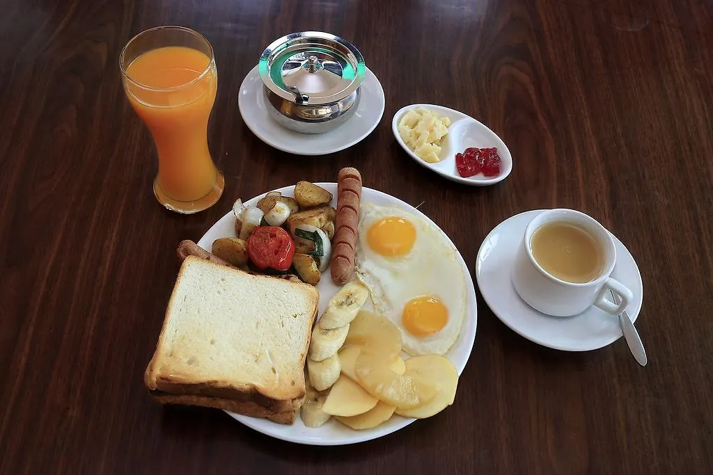 The Yeti Guest House And Rooftop Restaurant バクタプル